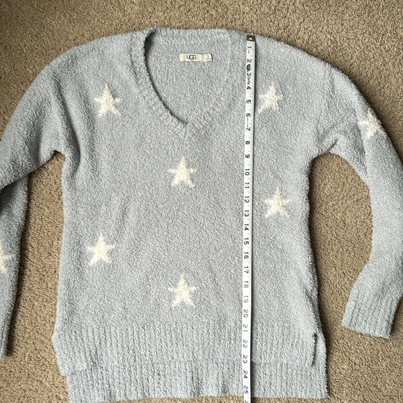 Ugg star sweater. - Picture 5 of 7